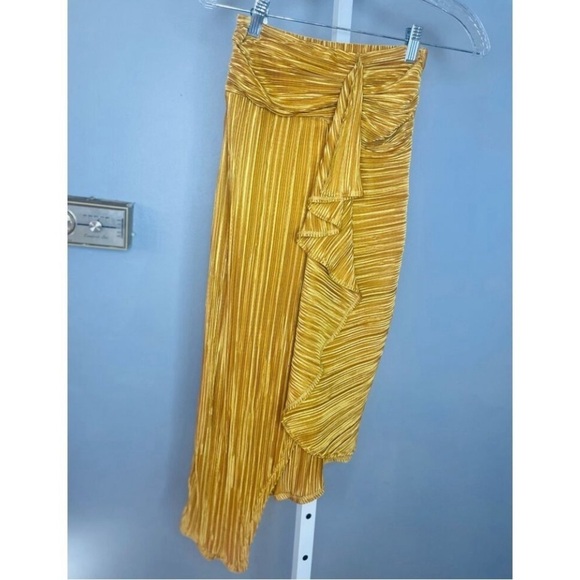 ASOS design skirt, size 0!  Yep she's tiny!​​​​ - Picture 3 of 7